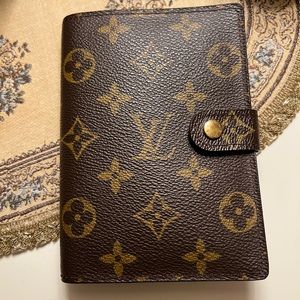 Louis Vuitton Medium Monogram Agenda Cover